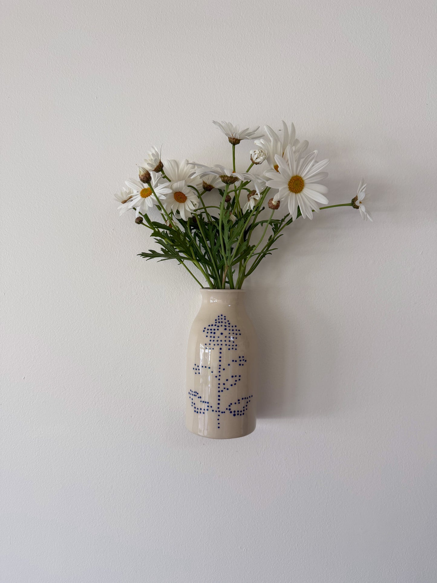Floral Lace Vase - Wall Hanging